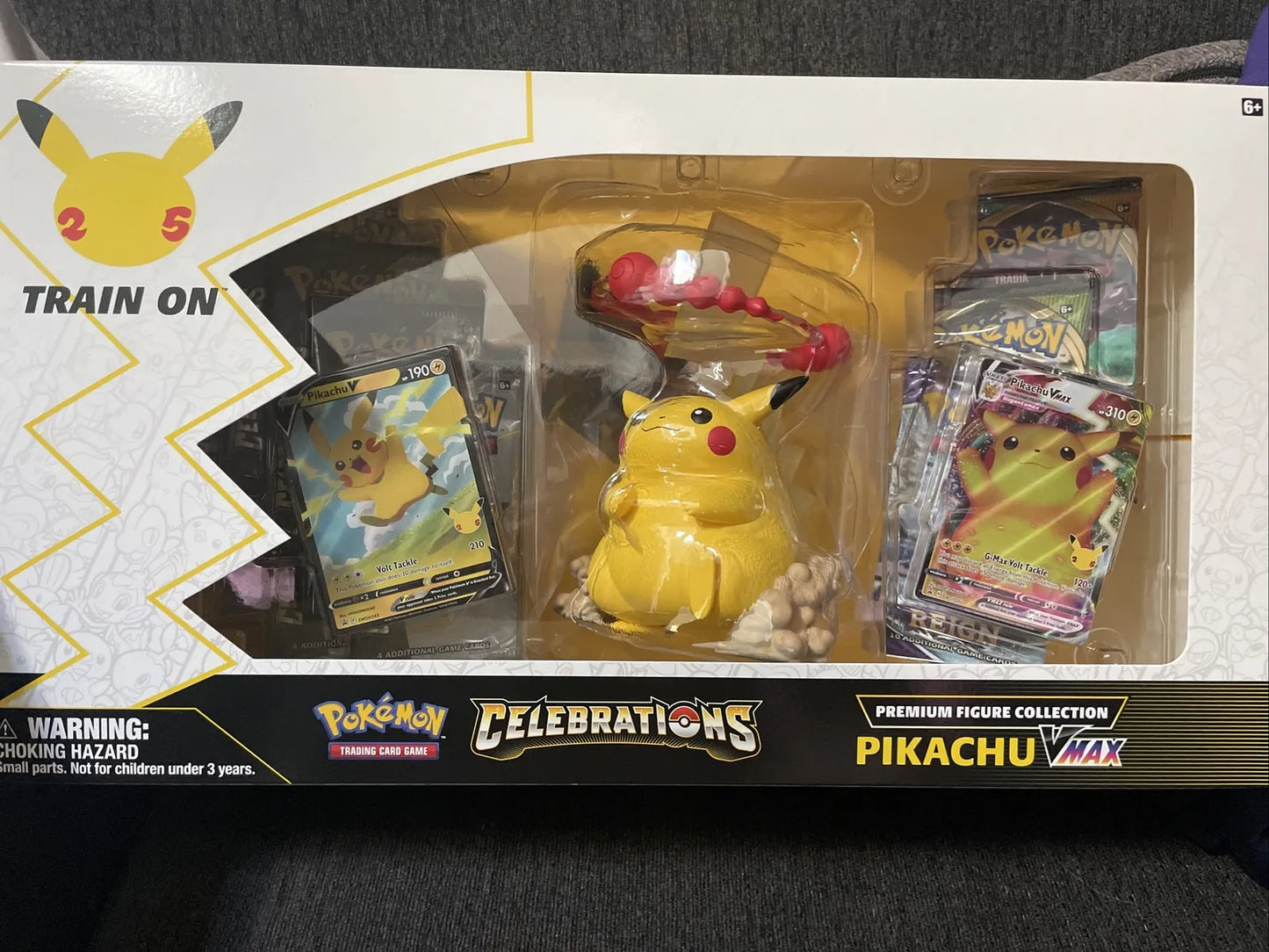 Pokémon TCG Celebrations Premium Figure Collection Pikachu VMAX Box